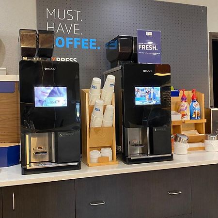 Holiday Inn Express Hotel & Suites North Kansas City By Ihg Eksteriør billede