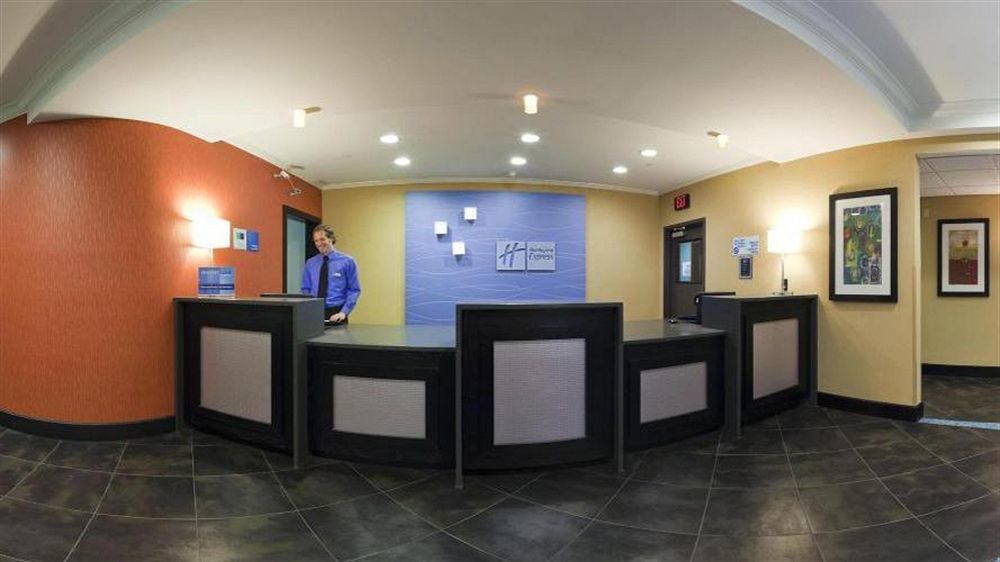 Holiday Inn Express Hotel & Suites North Kansas City By Ihg Eksteriør billede