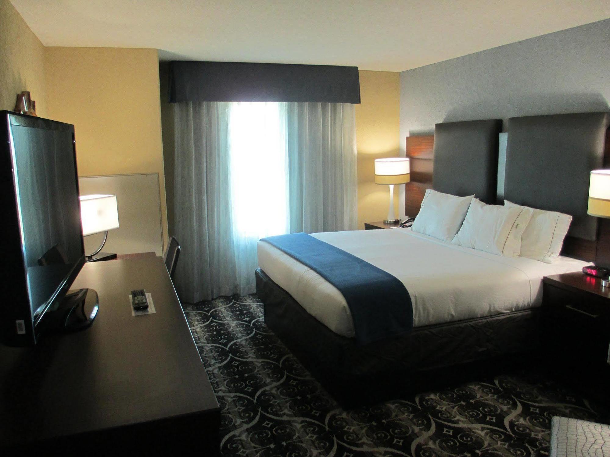 Holiday Inn Express Hotel & Suites North Kansas City By Ihg Eksteriør billede