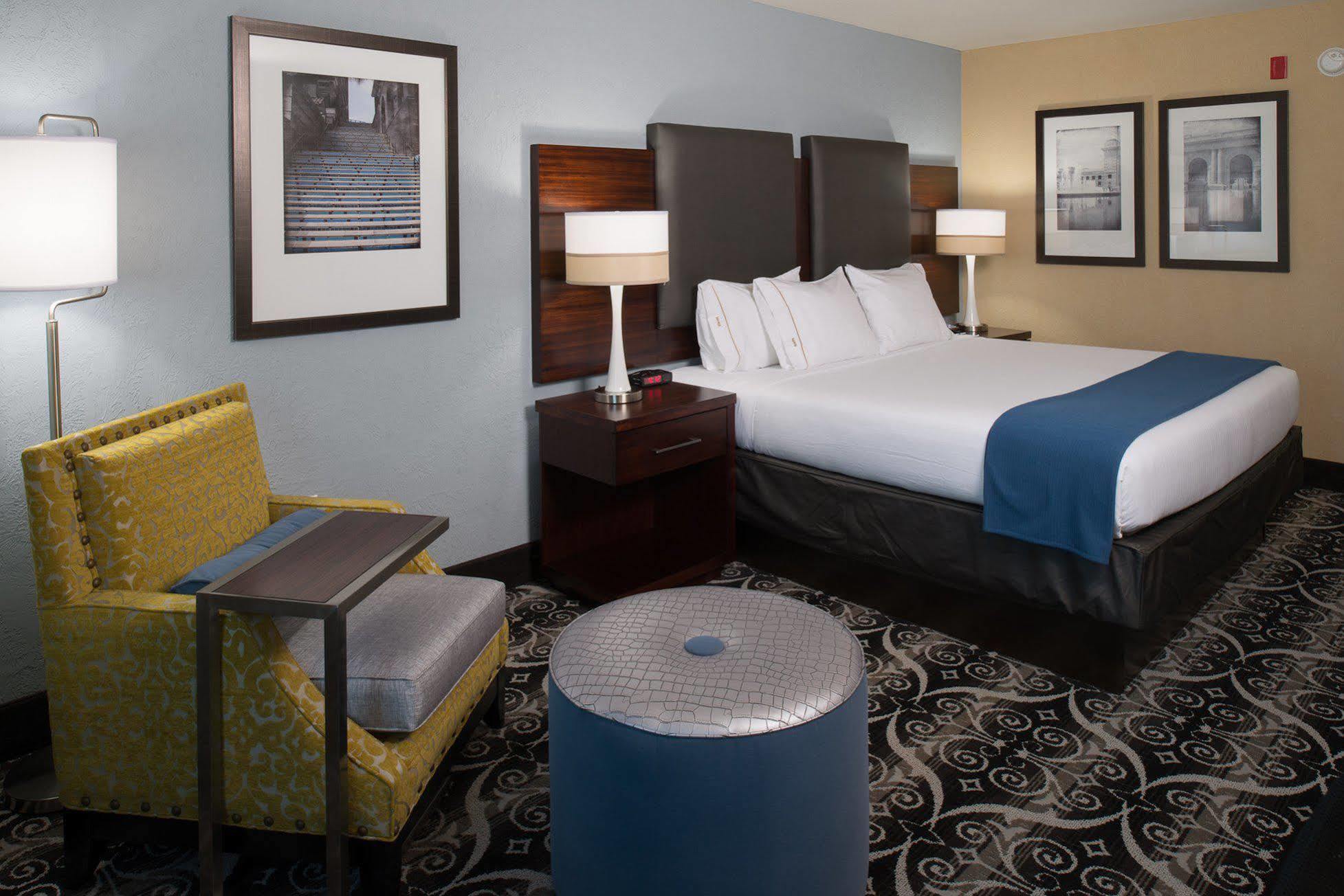 Holiday Inn Express Hotel & Suites North Kansas City By Ihg Eksteriør billede