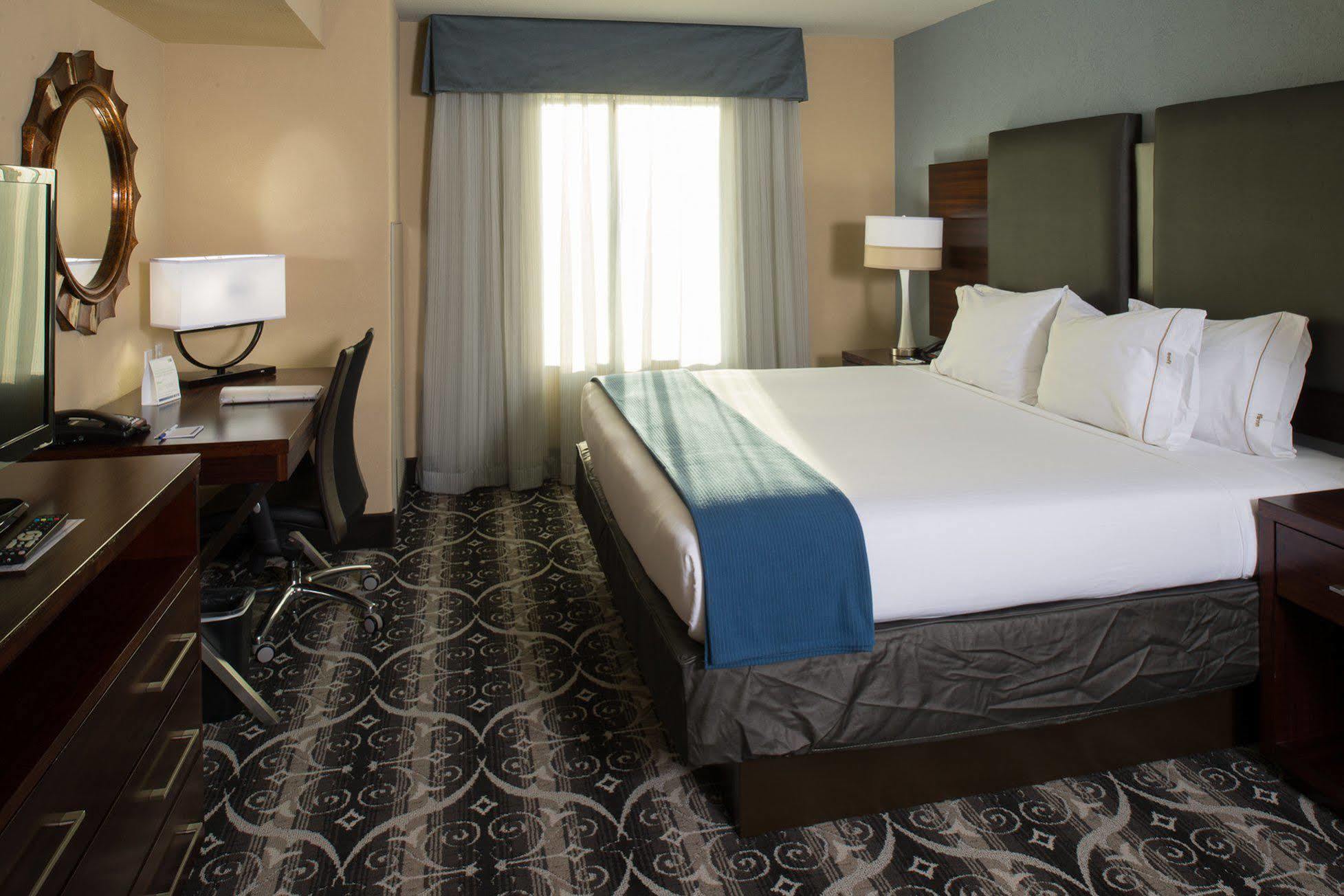 Holiday Inn Express Hotel & Suites North Kansas City By Ihg Eksteriør billede