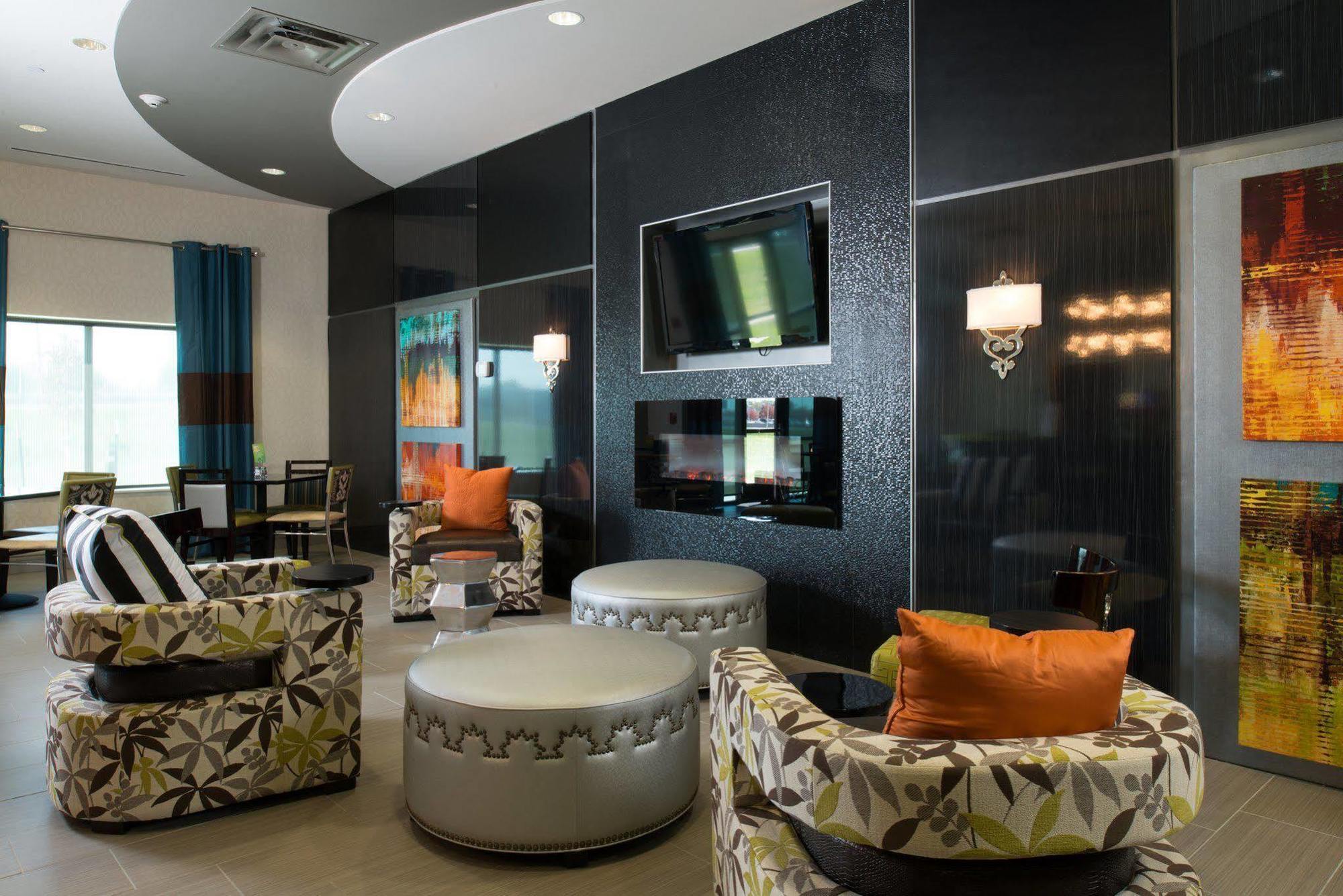 Holiday Inn Express Hotel & Suites North Kansas City By Ihg Eksteriør billede