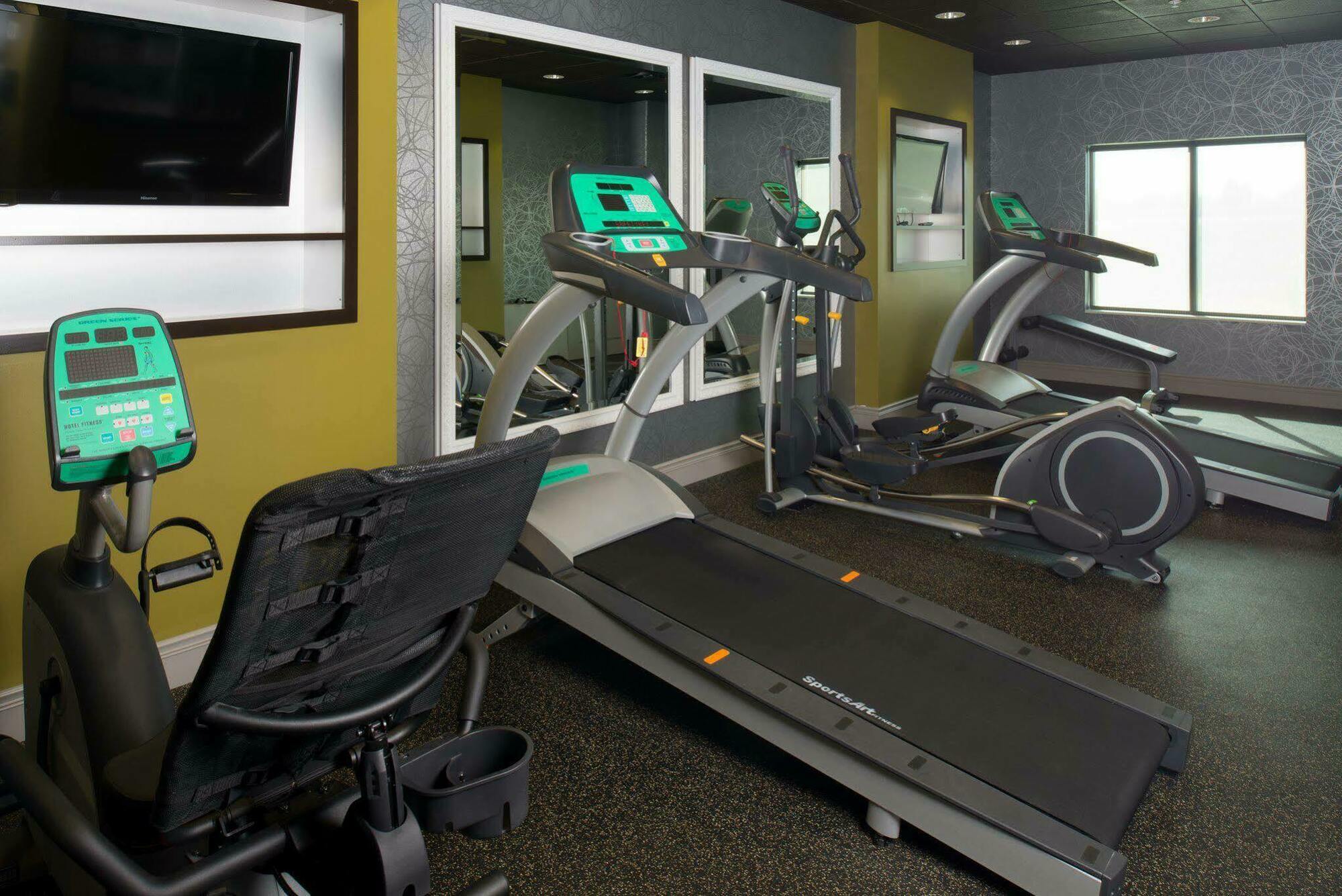 Holiday Inn Express Hotel & Suites North Kansas City By Ihg Eksteriør billede