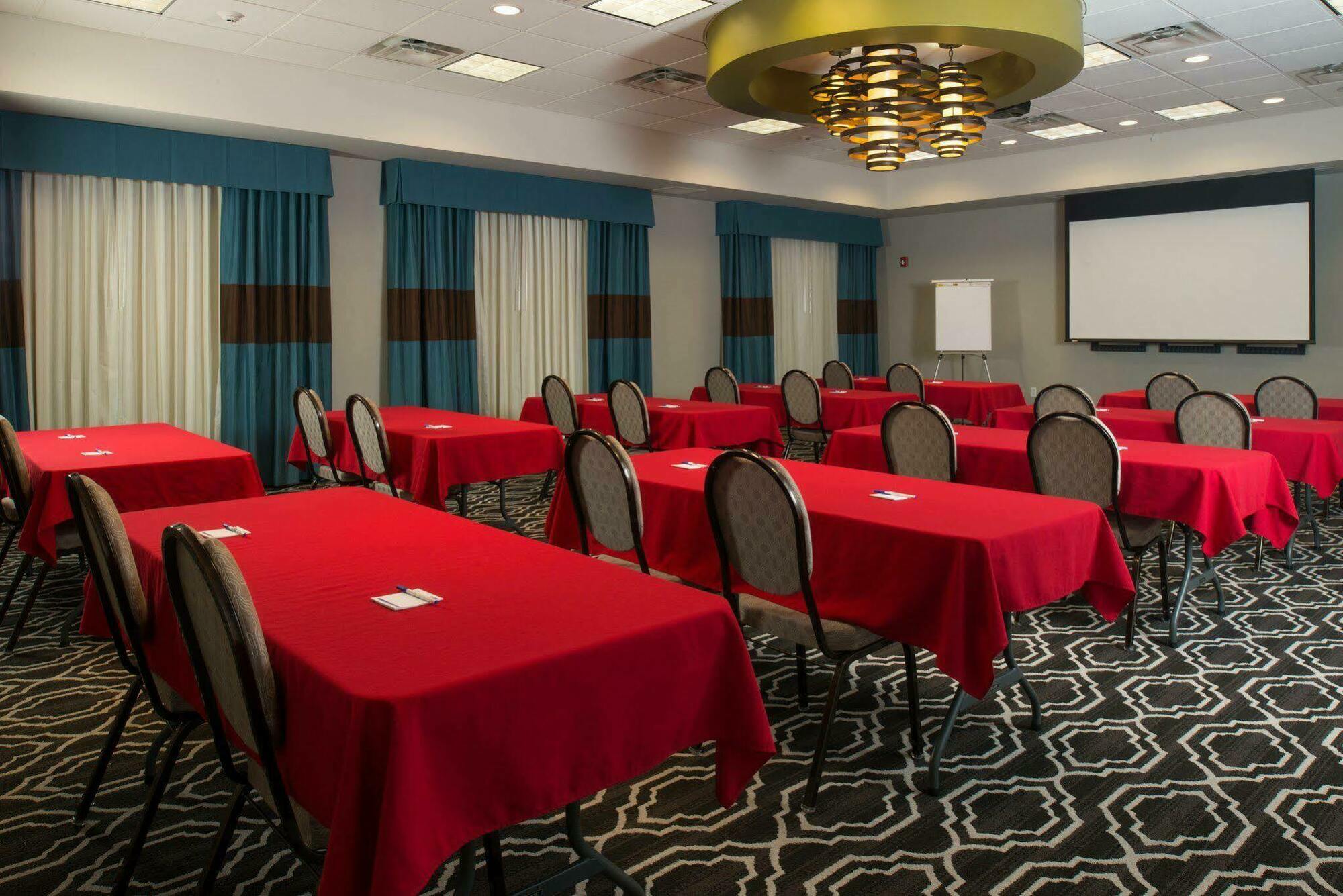 Holiday Inn Express Hotel & Suites North Kansas City By Ihg Eksteriør billede
