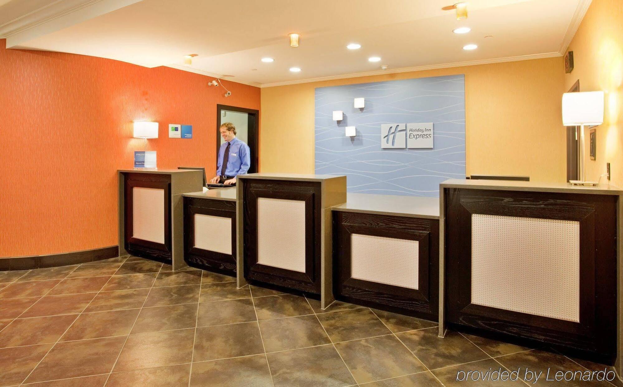 Holiday Inn Express Hotel & Suites North Kansas City By Ihg Eksteriør billede