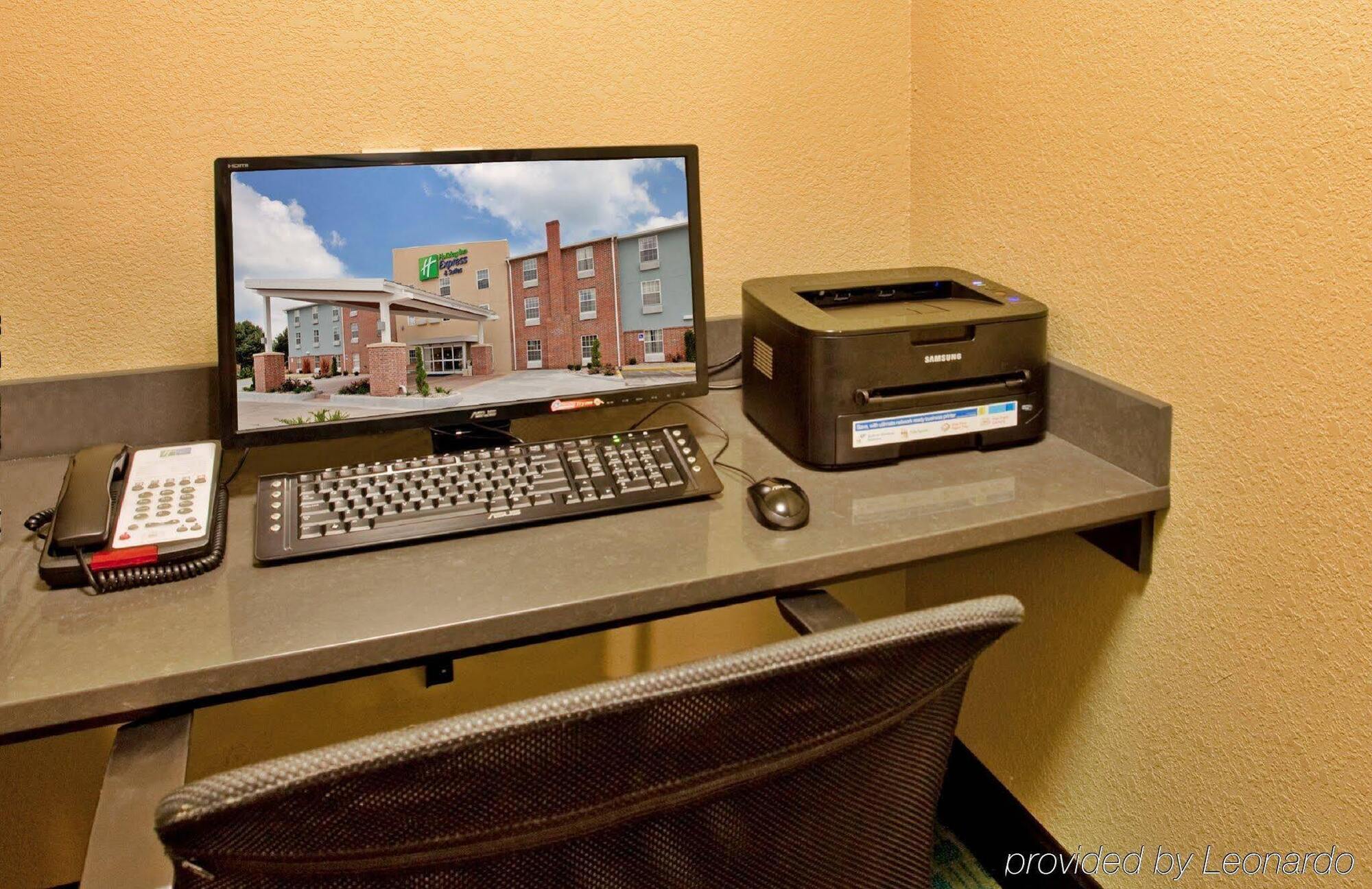 Holiday Inn Express Hotel & Suites North Kansas City By Ihg Eksteriør billede