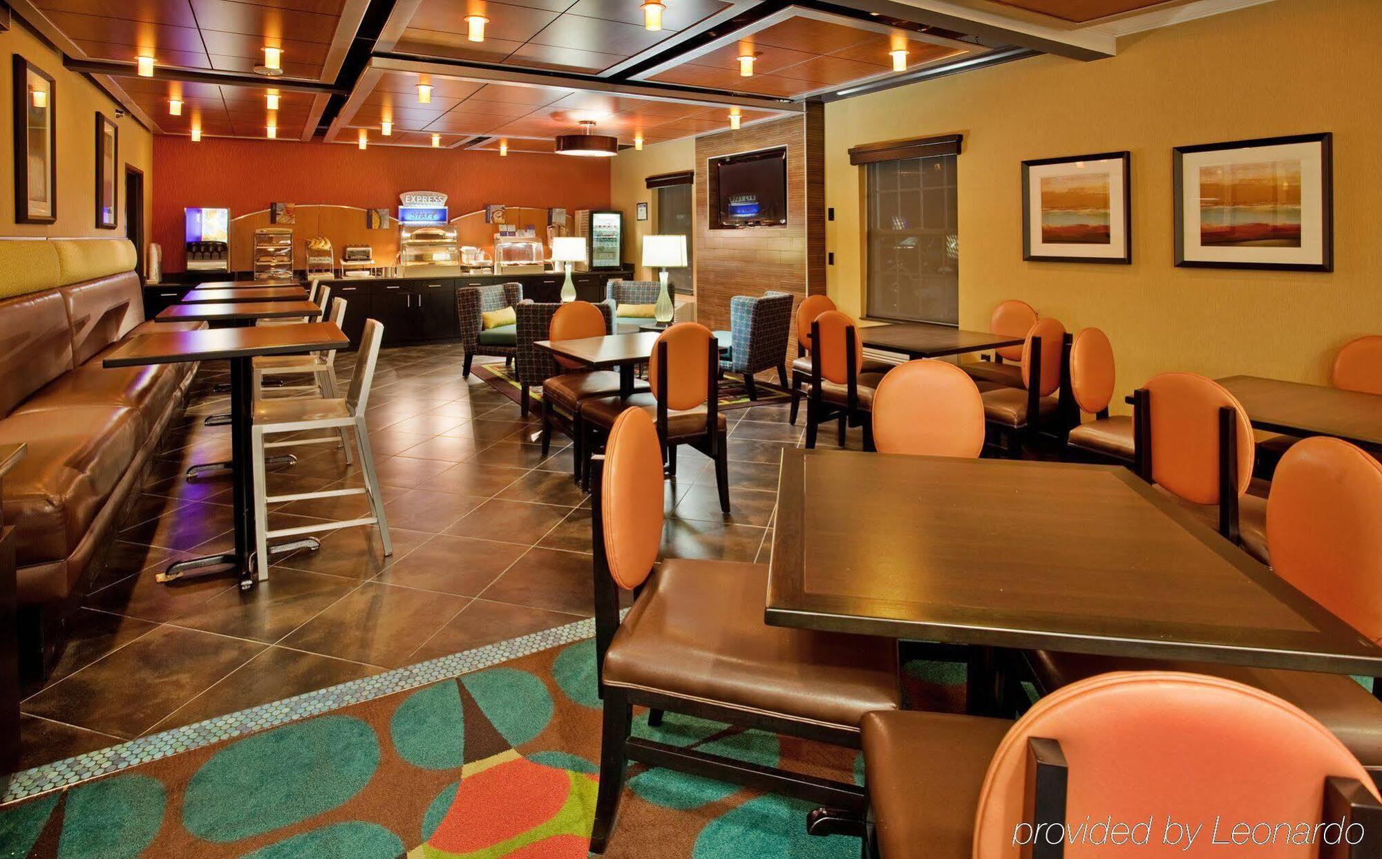Holiday Inn Express Hotel & Suites North Kansas City By Ihg Eksteriør billede