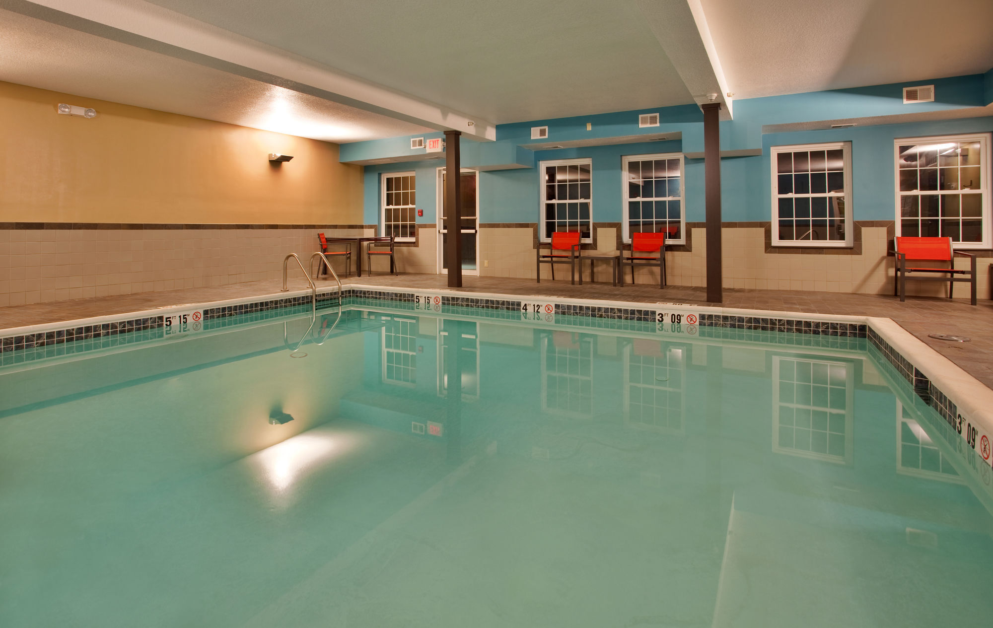 Holiday Inn Express Hotel & Suites North Kansas City By Ihg Eksteriør billede