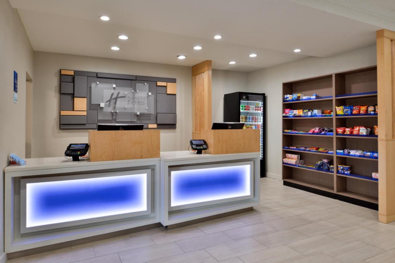 Holiday Inn Express Hotel & Suites North Kansas City By Ihg Eksteriør billede