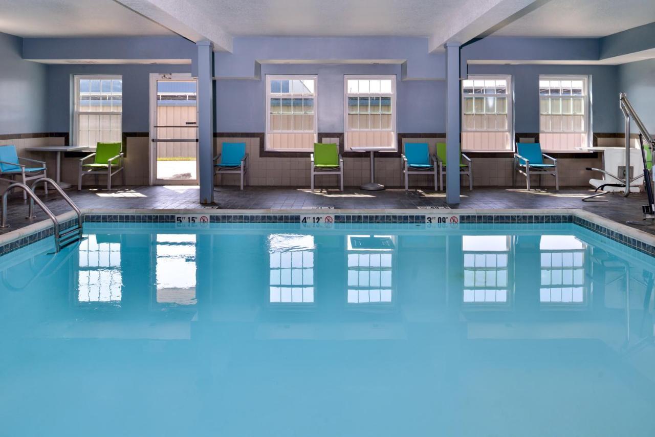 Holiday Inn Express Hotel & Suites North Kansas City By Ihg Eksteriør billede