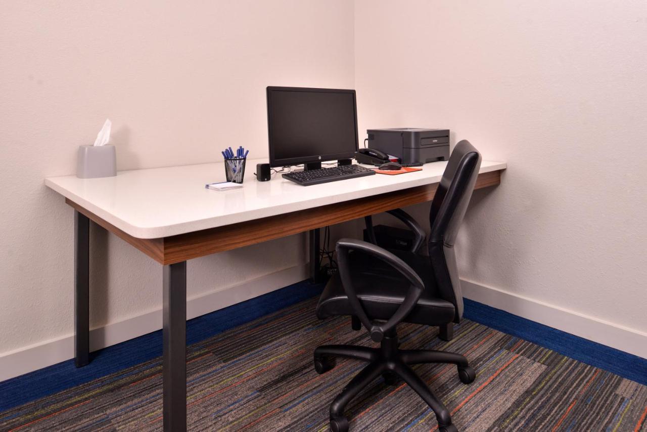 Holiday Inn Express Hotel & Suites North Kansas City By Ihg Eksteriør billede