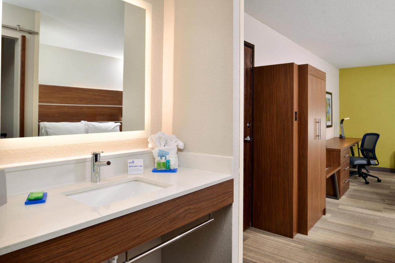 Holiday Inn Express Hotel & Suites North Kansas City By Ihg Eksteriør billede