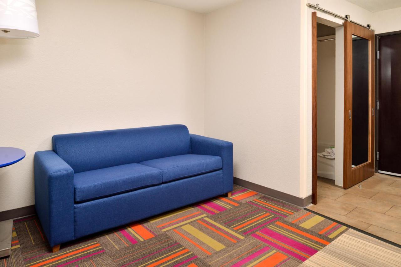 Holiday Inn Express Hotel & Suites North Kansas City By Ihg Eksteriør billede