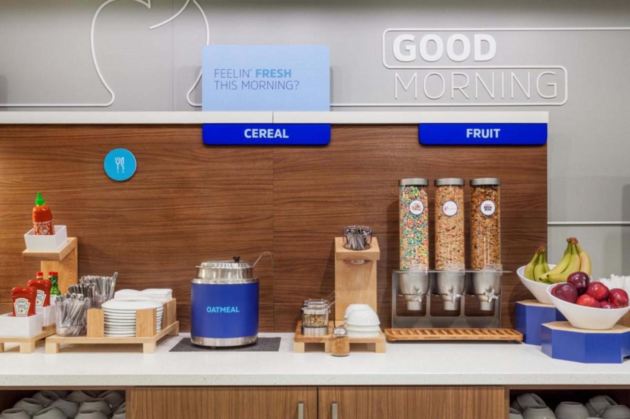 Holiday Inn Express Hotel & Suites North Kansas City By Ihg Eksteriør billede